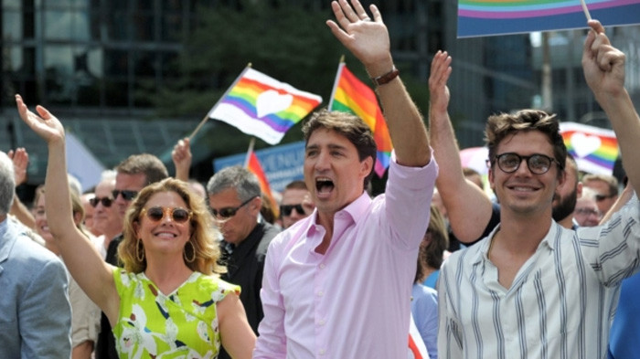 [ВИДЕО] Премьер-министр Канады Джастин Трюдо по традиции повеселился на гей-параде